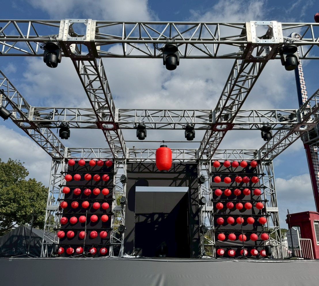 遊園地屋外コンサート舞台