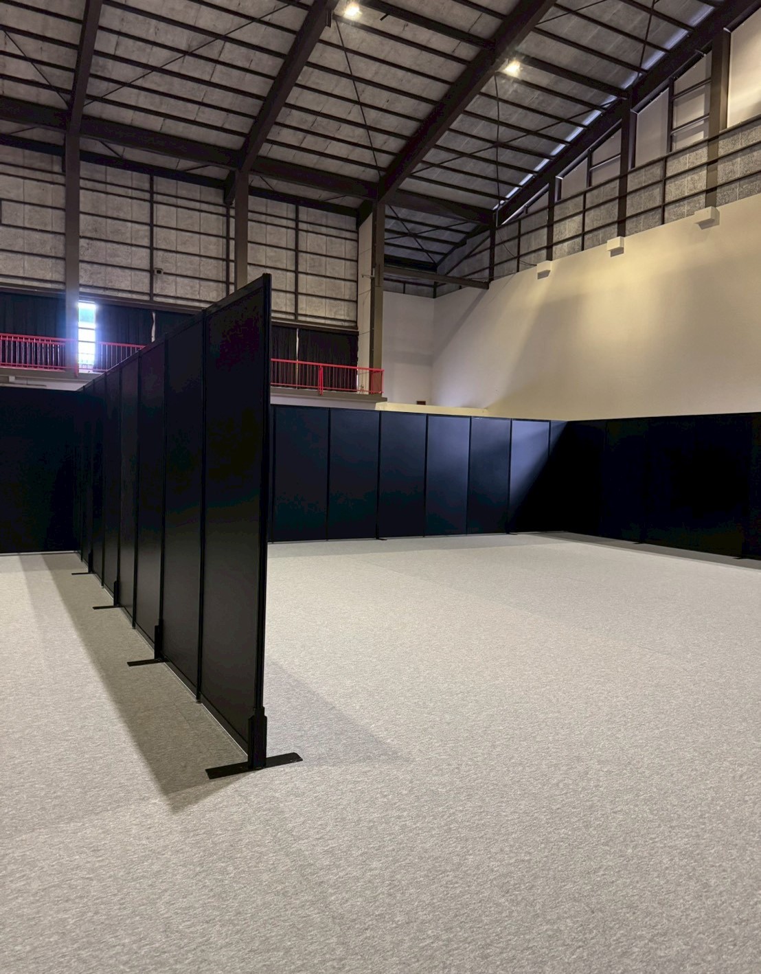 遊園地施設内アリーナ展示会会場